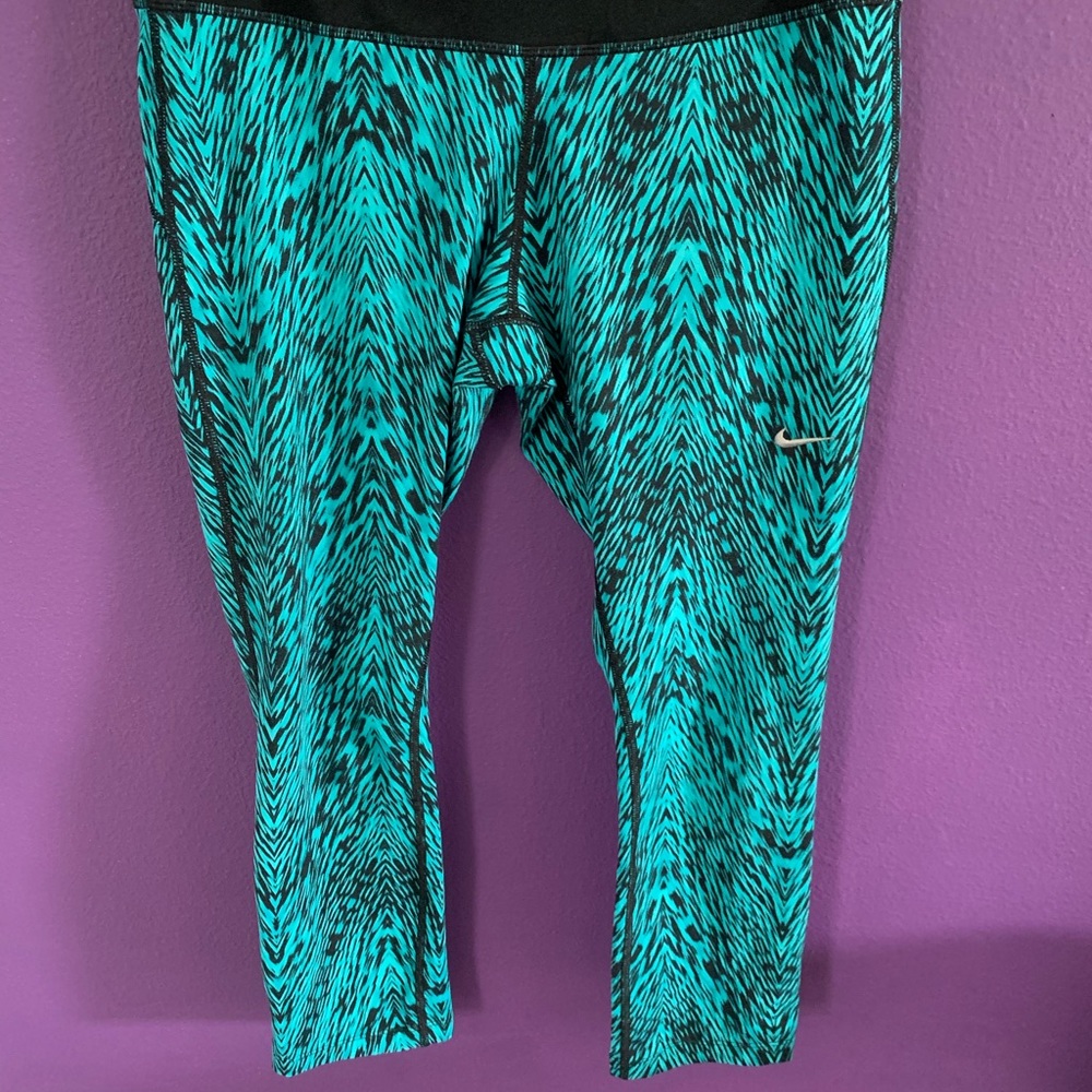Nike Capri Dri-fit running leggings